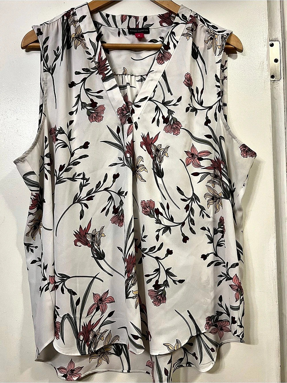 Vince Camuto White Floral V-Neck Sleeveless Blouse Top XL